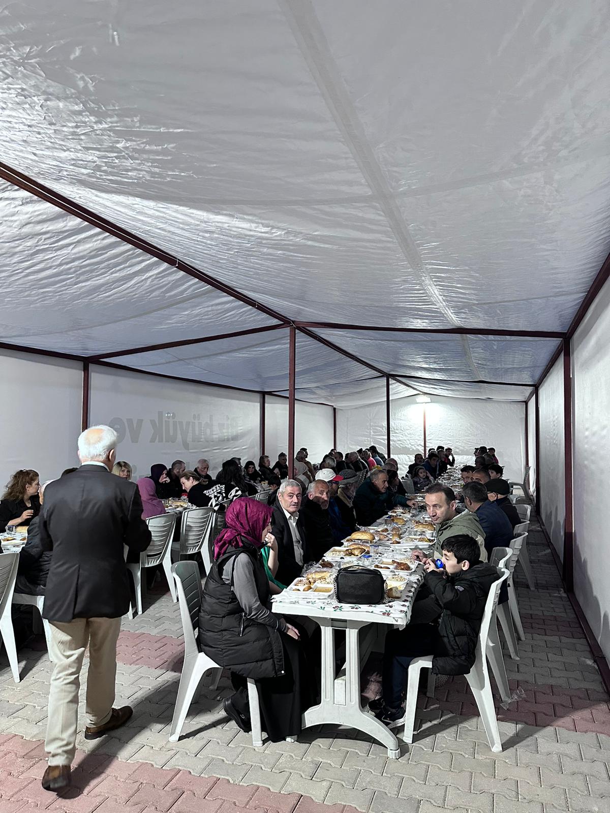 Bayraklı İlçesi Her Gün İftar Yemeği